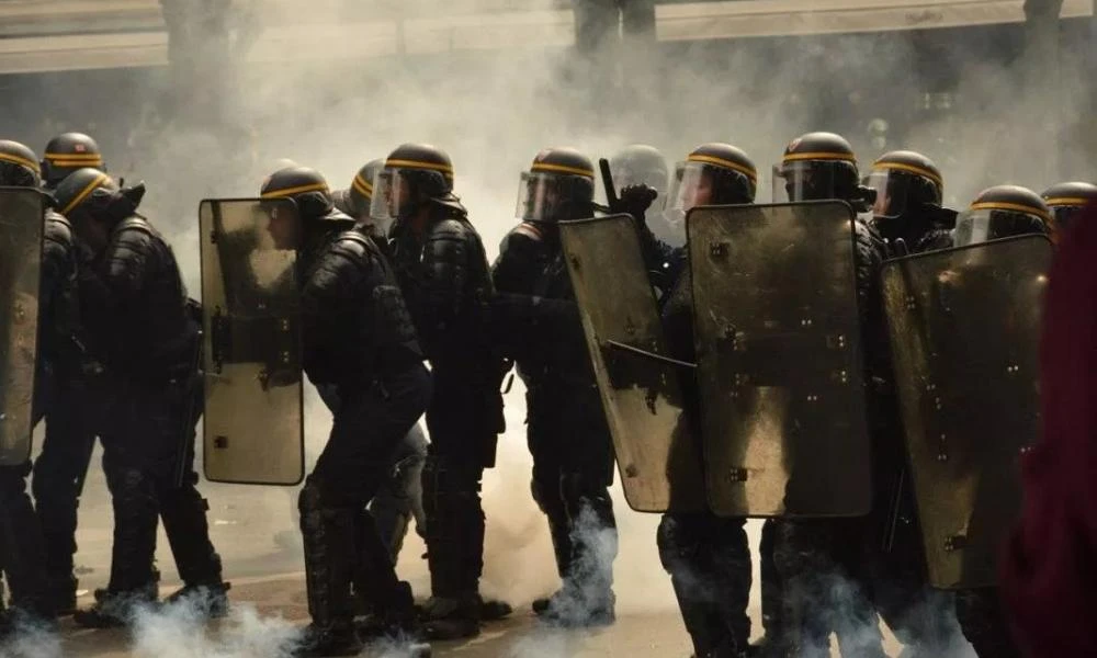 Γαλλία: Νύχτα «κόλαση» στις βόρειες συνοικίες του Παρισιού μετά από την δολοφονία άνδρα από αστυνομικό